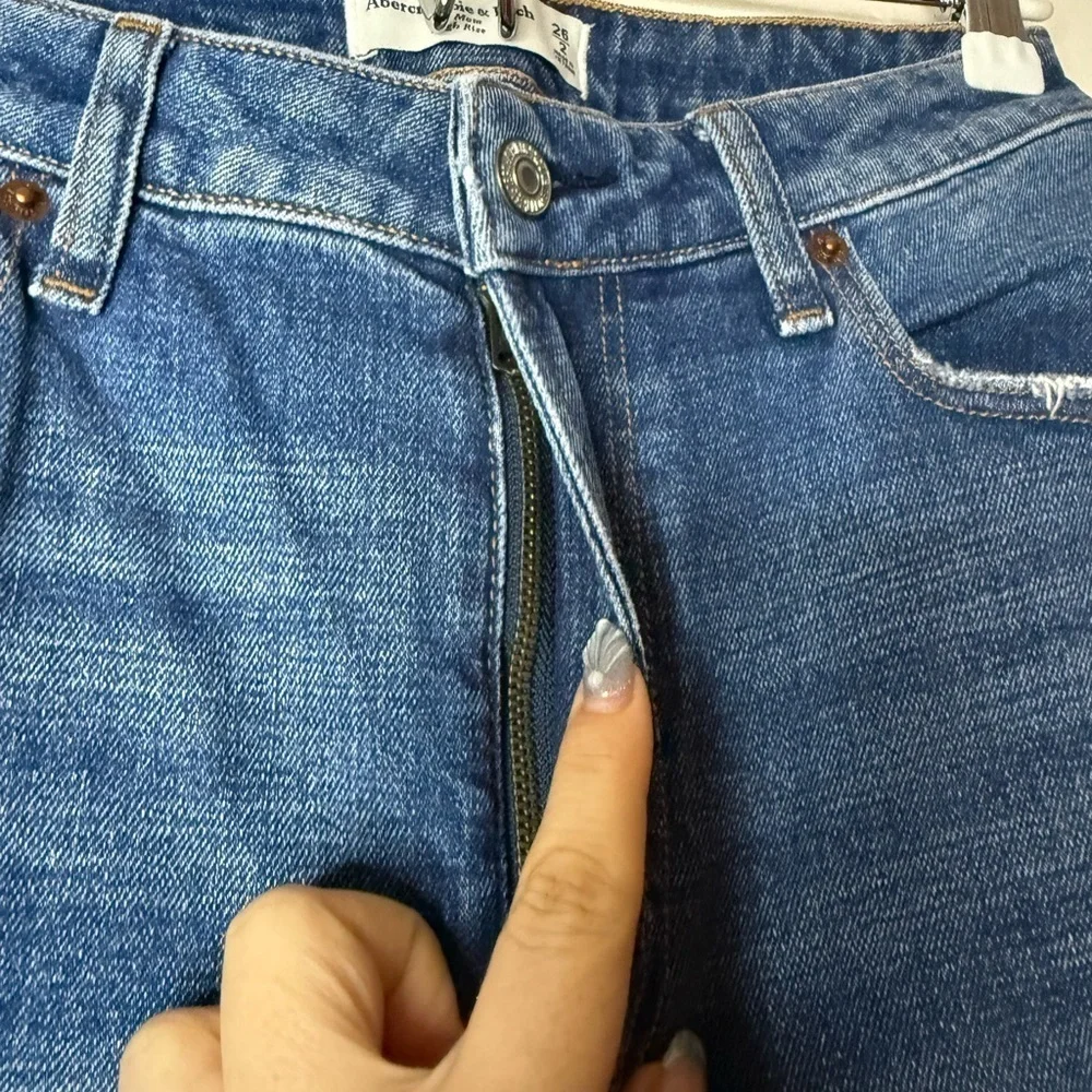 ABERCROMBIE + FITCH Curve Love The Mom High Rise Distressed Straight Leg Jeans